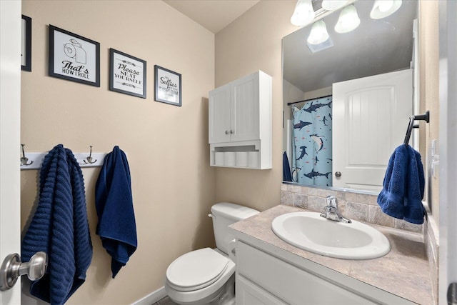 4031 S Bates Rd, Spokane Valley, WA 99206 - full bathroom with vanity, toilet, and a shower with curtain