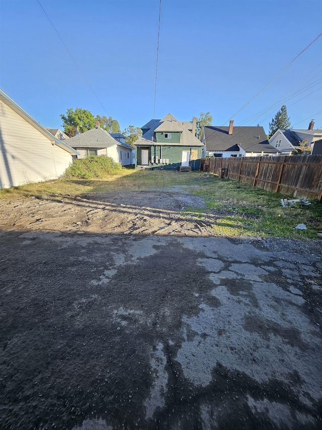2524 W Dean Ave, Spokane, WA 99202 - view of yard featuring a residential view