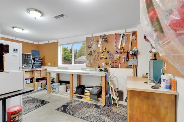 15711 N Unicorn Ct, Mead, WA 99021 - kitchen featuring concrete floors
