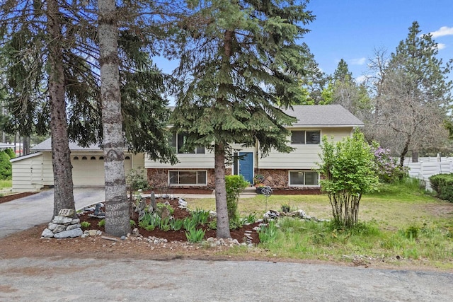 122 E Circle Dr, Newport, WA 99156 - view of front facade with driveway and a garage