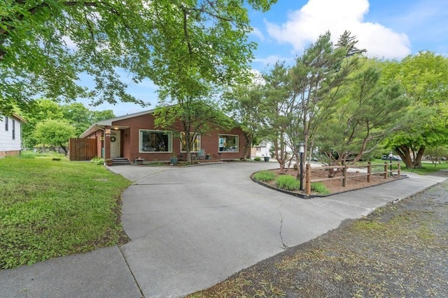 536 E 1st Ave, Colville, WA 99114 - view of front of home with curved driveway and a front yard