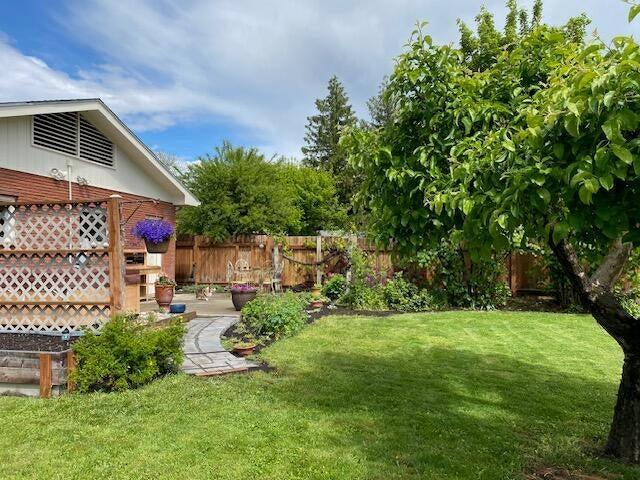 536 E 1st Ave, Colville, WA 99114 - view of yard