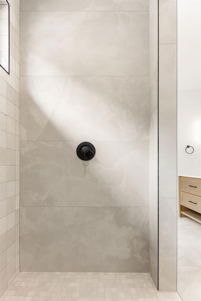 11711 E Honeycomb Springs Ln, Spokane, WA 99206 - bathroom featuring a tile shower