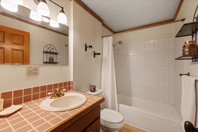 3947 N Deer Lake Rd, Loon Lake, WA 99148 - bathroom featuring crown molding, backsplash, vanity, shower / bath combination with curtain, and toilet