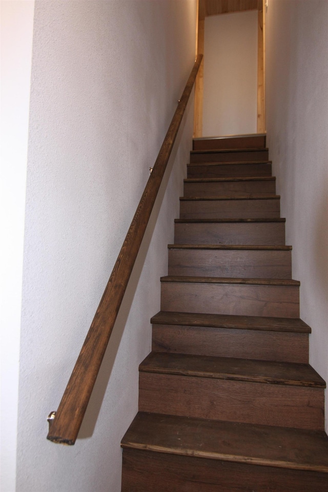 117 5th Ave, Cusick, WA 99119 - view of staircase