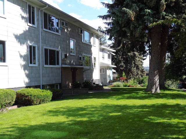 405 S Coeur Dalene St Unit 11, Spokane, WA 99201 - view of green lawn