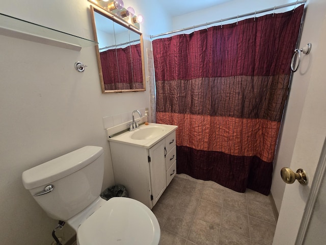 405 S Coeur Dalene St Unit 11, Spokane, WA 99201 - bathroom with vanity, tile patterned floors, toilet, and curtained shower