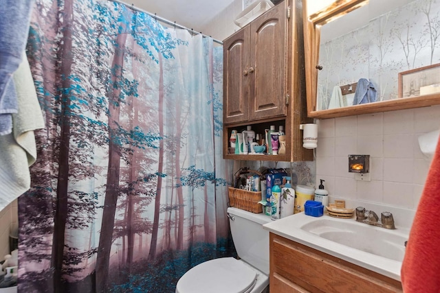 2029 E Sharp Ave, Spokane, WA 99202 - full bath with toilet, vanity, tile walls, a shower with curtain, and decorative backsplash