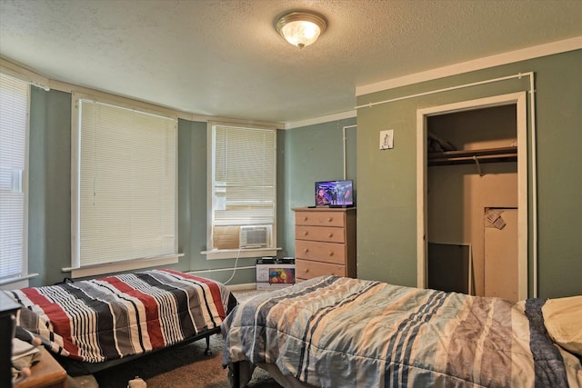 918 E Baldwin Ave, Spokane, WA 99207 - bedroom with a textured ceiling, carpet, a closet, and cooling unit