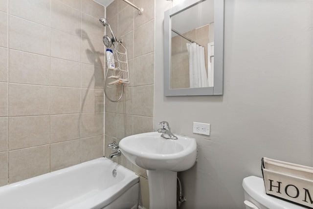 3006 W Francis Ave, Spokane, WA 99205 - full bath with toilet and shower / bathtub combination with curtain