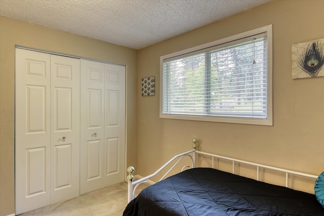 1829 S Glenrose Rd, Spokane, WA 99223 - carpeted bedroom with a closet and a textured ceiling
