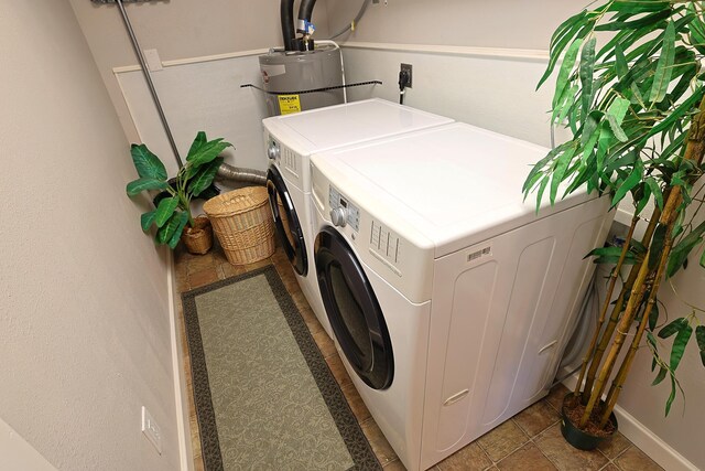 1327 N Howard St, Spokane, WA 99201 - laundry area featuring independent washer and dryer and baseboards
