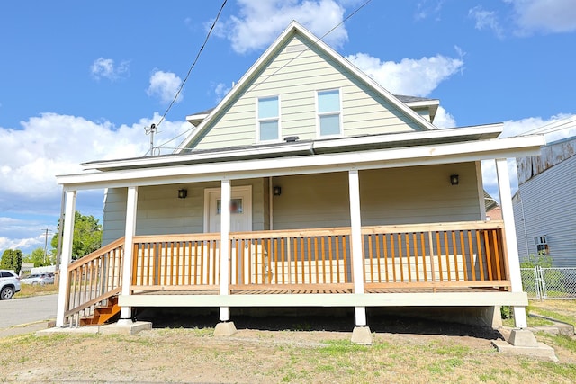 1327 N Howard St, Spokane, WA 99201 - view of front facade featuring a porch