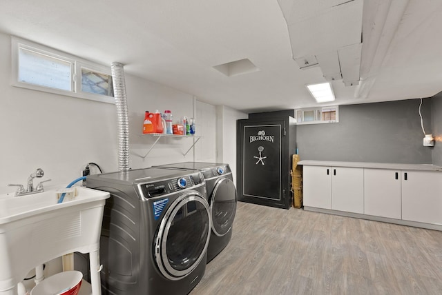 2924 N Smith St, Spokane, WA 99207 - laundry area featuring washing machine and clothes dryer and light wood finished floors