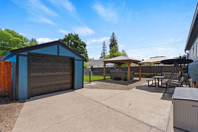 2924 N Smith St, Spokane, WA 99207 - detached garage featuring concrete driveway