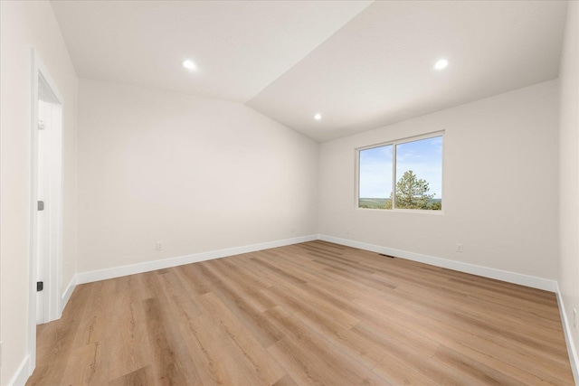 4229 W Tolliver Ct, Spokane, WA 99208 - unfurnished room with light wood-type flooring, vaulted ceiling, baseboards, and recessed lighting