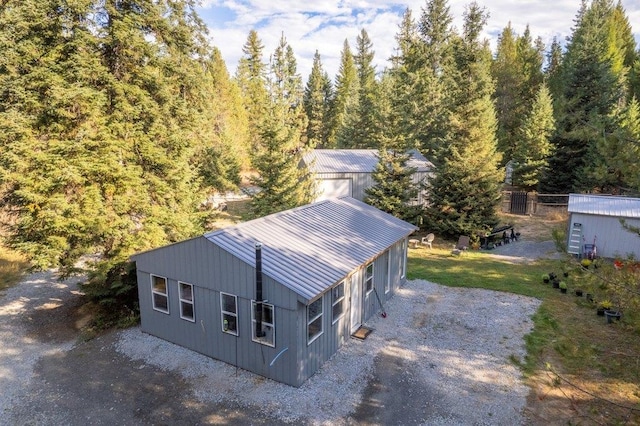 300 Duck Ln, Newport, WA 99156 - aerial view of property and surrounding area with a heavily wooded area