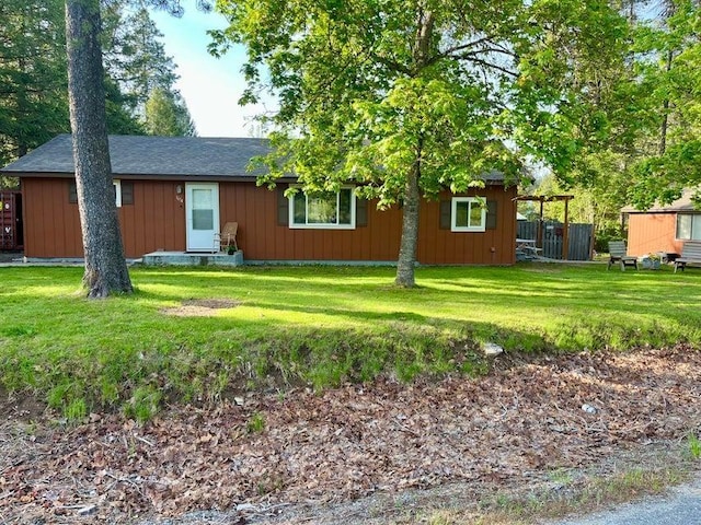 1654 Southshore Diamond Lake Rd, Newport, WA 99156 - view of front facade featuring a front yard and roof with shingles