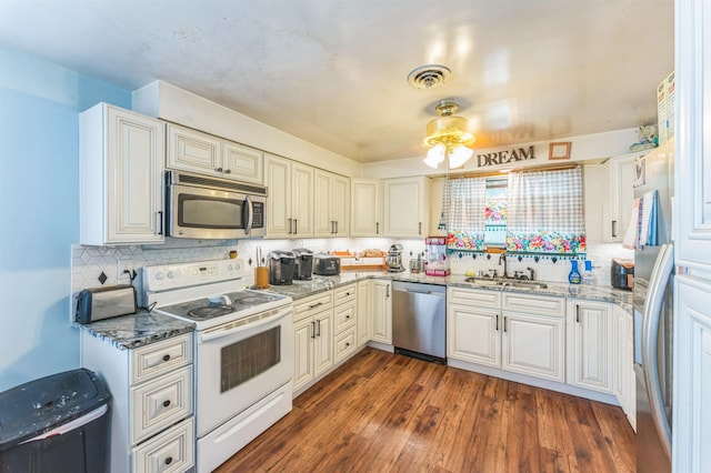 4004 W Taft Dr, Spokane, WA 99208 - kitchen with appliances with stainless steel finishes, a sink, tasteful backsplash, a ceiling fan, and dark wood-style flooring