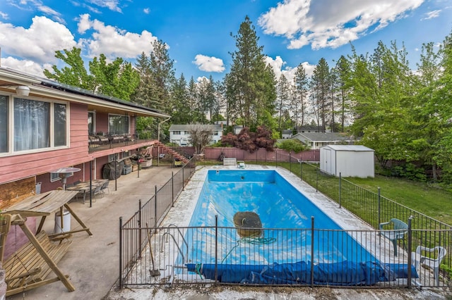 4004 W Taft Dr, Spokane, WA 99208 - view of swimming pool with a patio
