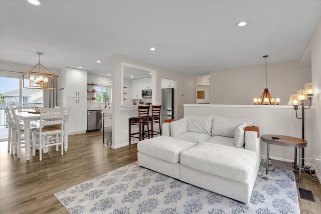 18920 E Augusta Ln, Spokane Valley, WA 99016 - living area featuring a chandelier, plenty of natural light, light wood-style floors, baseboards, and recessed lighting