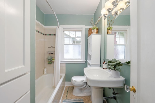 918 W 18th Ave, Spokane, WA 99203 - bathroom with toilet, shower / tub combo, plenty of natural light, and a chandelier