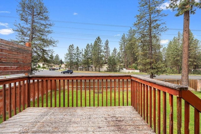 6831 N Cambridge Ln, Spokane, WA 99208 - view of deck