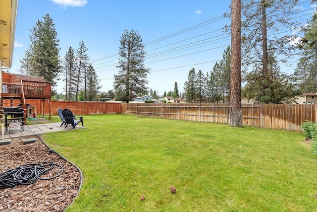 6831 N Cambridge Ln, Spokane, WA 99208 - view of yard featuring a patio