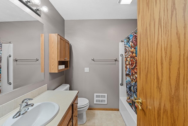 525 Quail Loop, Newport, WA 99156 - bathroom with heating unit, toilet, vanity, baseboards, and shower / bathtub combination with curtain