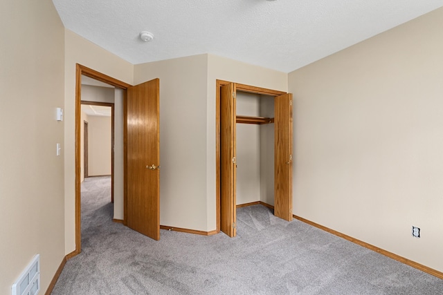 525 Quail Loop, Newport, WA 99156 - unfurnished bedroom featuring carpet flooring, baseboards, a closet, and a textured ceiling