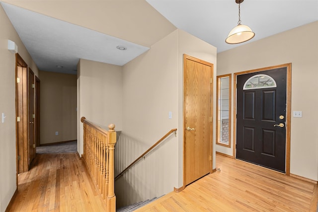 525 Quail Loop, Newport, WA 99156 - foyer entrance with light wood finished floors and baseboards