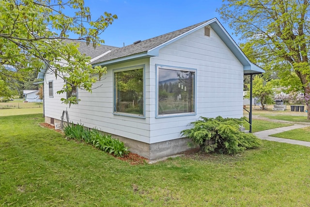 705 Old Kettle Rd, Kettle Falls, WA 99114 - view of side of home featuring a lawn and roof with shingles