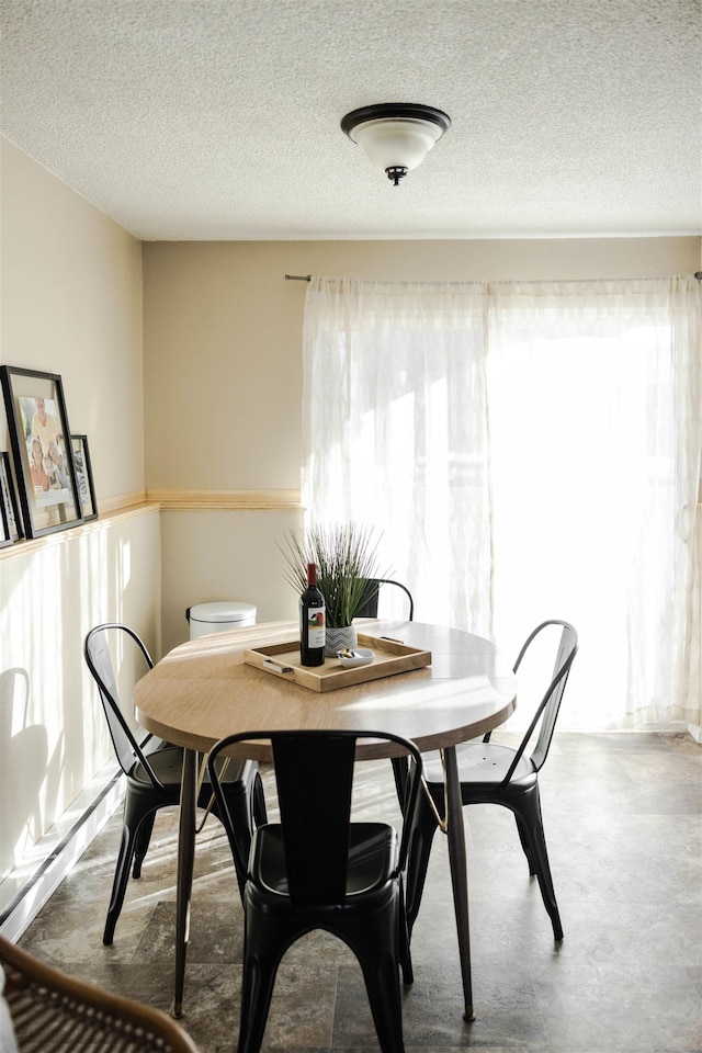 423 W Providence Ave, Spokane, WA 99205 - dining space featuring healthy amount of natural light and a textured ceiling