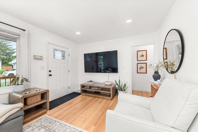 524 E Garland Ave, Spokane, WA 99207 - living area featuring plenty of natural light, light wood-style floors, recessed lighting, and baseboards