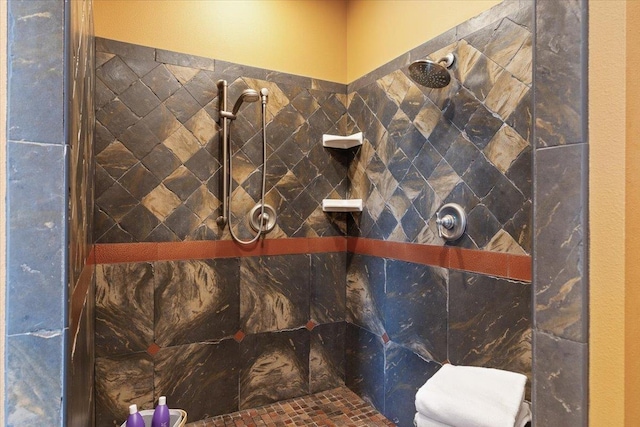 3311 E Chisholm Ln, Spokane, WA 99223 - full bathroom with a tile shower and toilet