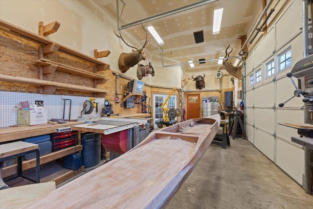 3311 E Chisholm Ln, Spokane, WA 99223 - garage featuring a workshop area