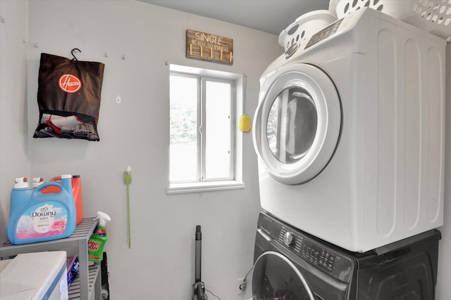 4606 S Grove Rd, Spokane, WA 99224 - laundry area with stacked washer / dryer