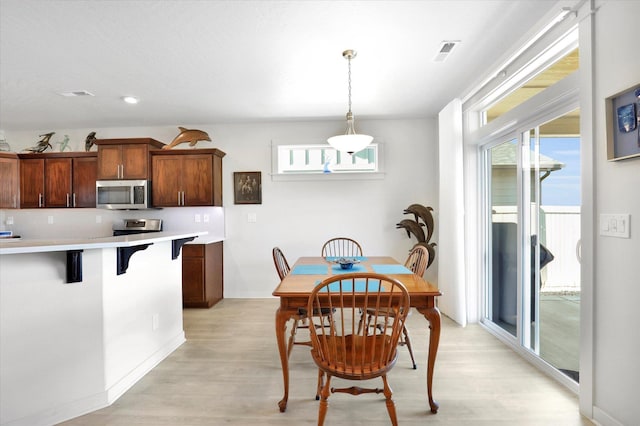 1725 S Donwood St, Spokane Valley, WA 99037 - kitchen with appliances with stainless steel finishes, light wood-style flooring, light countertops, plenty of natural light, and recessed lighting