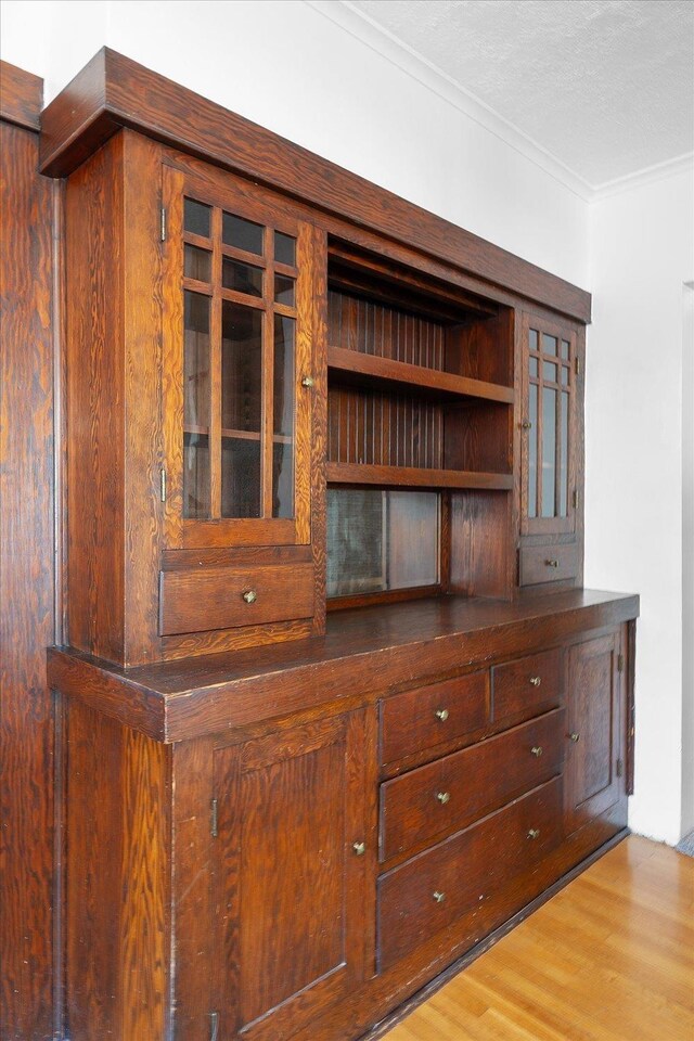 617 W Carlisle Ave, Spokane, WA 99205 - detailed view of wood finished floors and ornamental molding