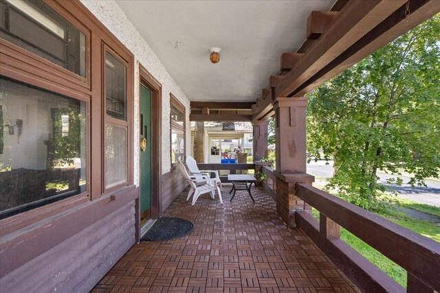 617 W Carlisle Ave, Spokane, WA 99205 - view of covered porch
