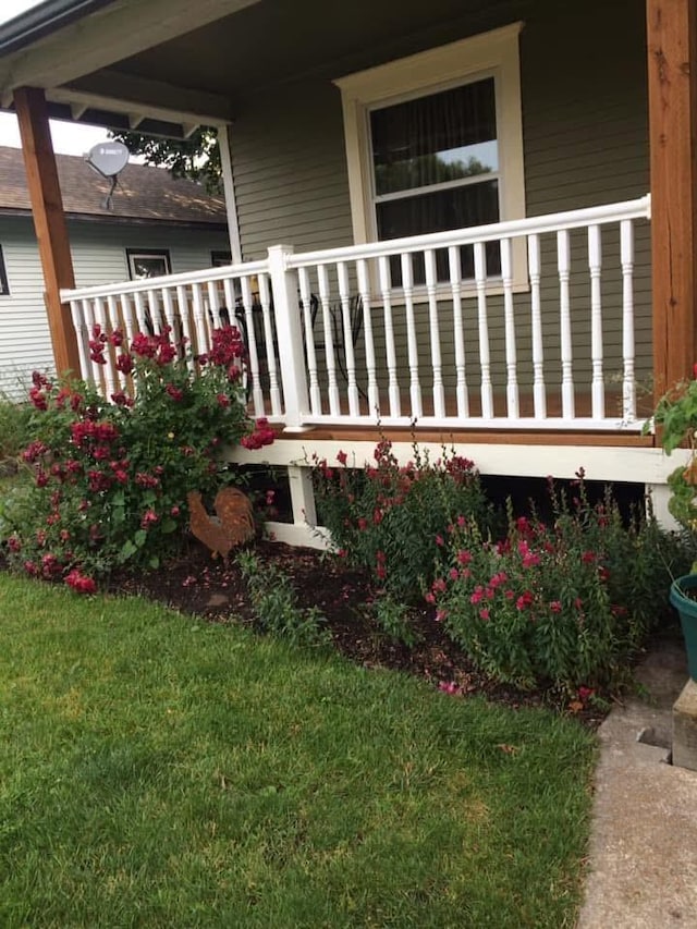 1427 E Bridgeport Ave, Spokane, WA 99207 - exterior space with a porch and a yard