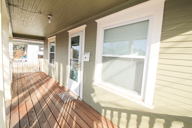 1427 E Bridgeport Ave, Spokane, WA 99207 - view of wooden porch