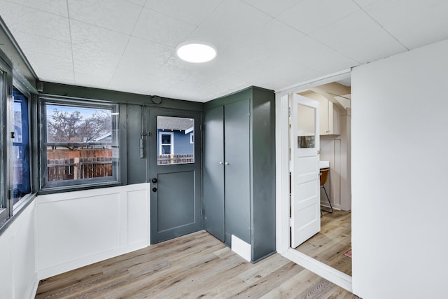 613 W Kiernan Ave, Spokane, WA 99205 - entrance foyer with light wood-type flooring and a decorative wall
