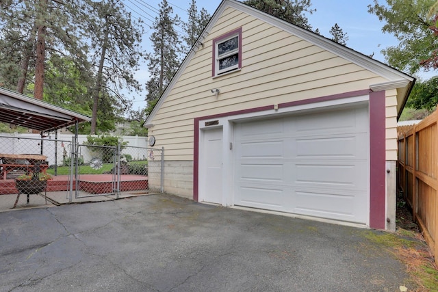 1211 W 17th Ave, Spokane, WA 99203 - detached garage featuring a gate