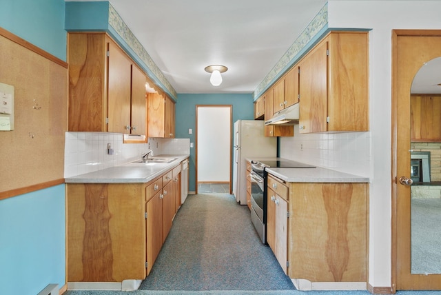 11132 S Silver Lake Rd, Medical Lake, WA 99022 - kitchen with electric range, under cabinet range hood, a sink, and decorative backsplash