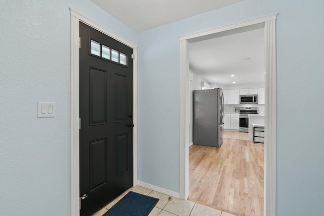 814 N Mamer Rd, Spokane Valley, WA 99216 - foyer featuring light tile patterned floors, baseboards, and a textured wall