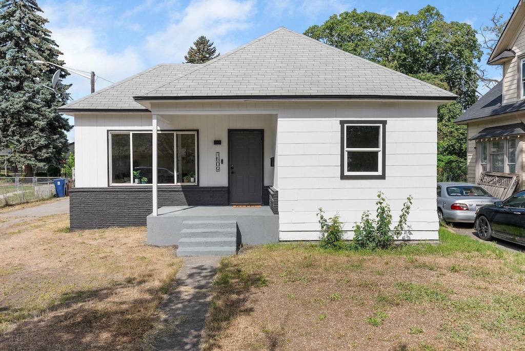 1509 N Lee St, Spokane, WA 99207 - bungalow-style home with covered porch