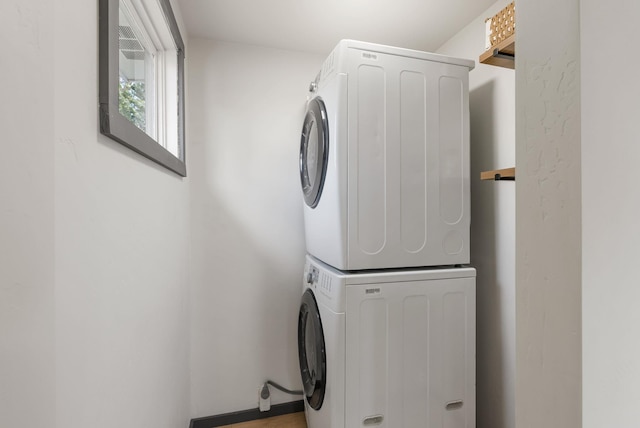 1509 N Lee St, Spokane, WA 99207 - washroom with stacked washer / dryer