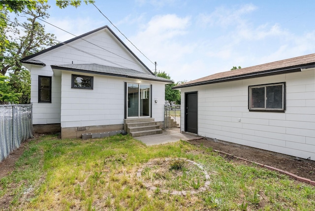 1509 N Lee St, Spokane, WA 99207 - back of house featuring entry steps