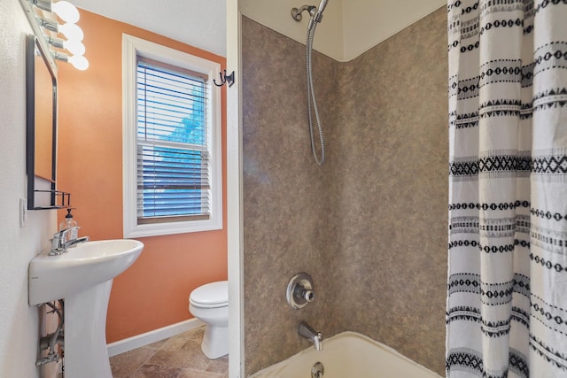 703 E Montgomery Ave, Spokane, WA 99207 - bathroom featuring toilet, shower / bath combination with curtain, and baseboards